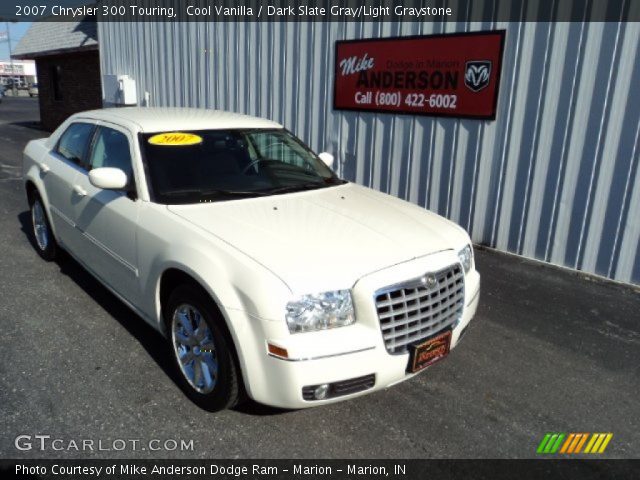 2007 Chrysler 300 Touring in Cool Vanilla