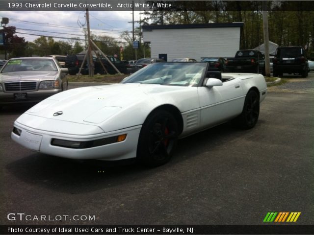 1993 Chevrolet Corvette Convertible in Arctic White