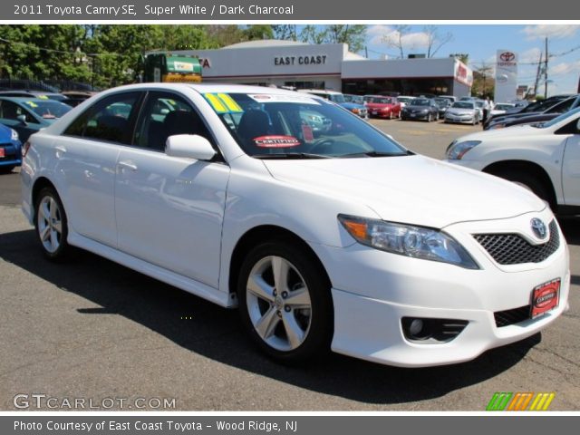 2011 Toyota Camry SE in Super White
