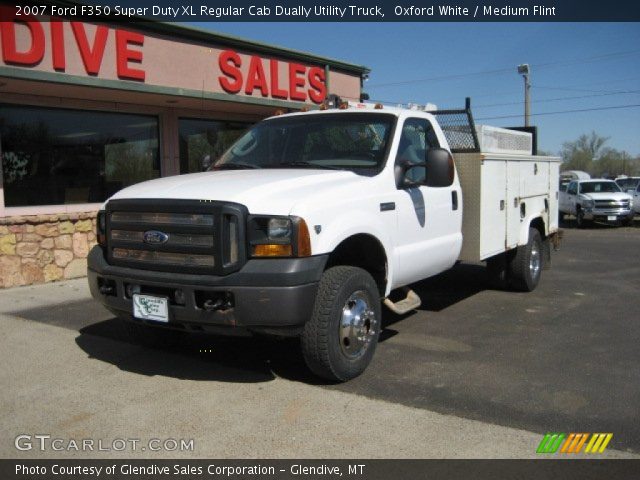 2007 Ford F350 Super Duty XL Regular Cab Dually Utility Truck in Oxford White
