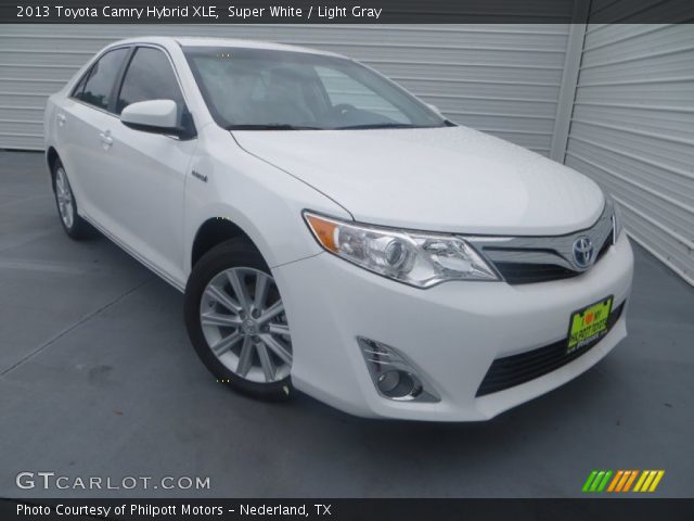 2013 Toyota Camry Hybrid XLE in Super White