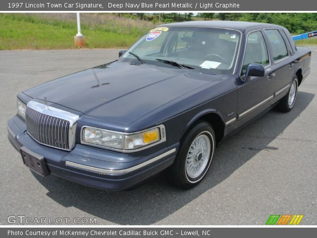 1997 Lincoln Town Car Signature in Deep Navy Blue Pearl Metallic