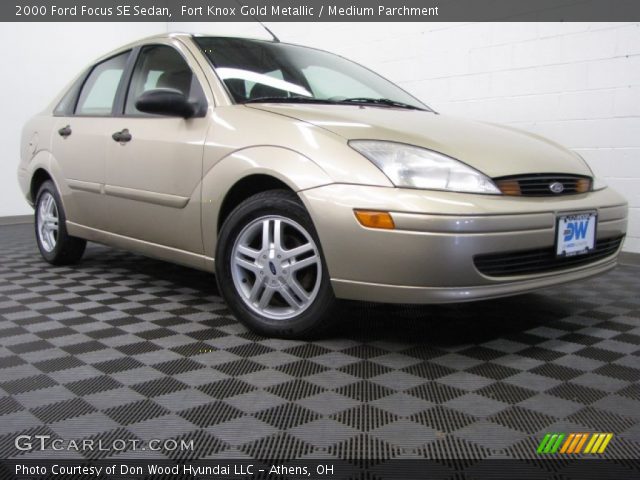 2000 Ford Focus SE Sedan in Fort Knox Gold Metallic