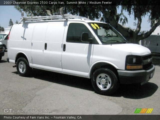2009 Chevrolet Express 2500 Cargo Van in Summit White
