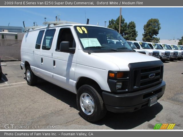 2009 Ford E Series Van E250 Super Duty Commercial in Oxford White