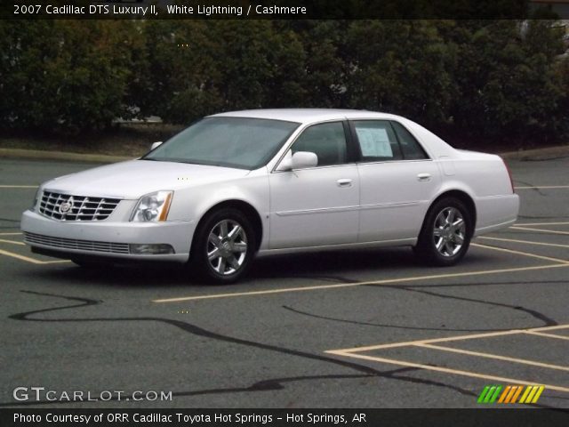 2007 Cadillac DTS Luxury II in White Lightning