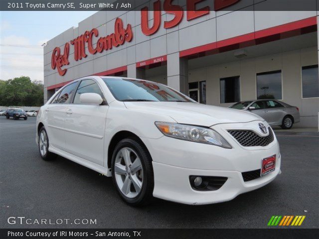 2011 Toyota Camry SE in Super White
