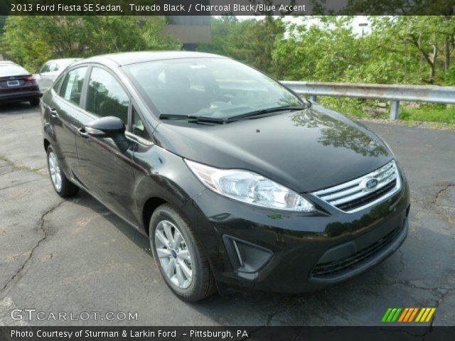 2013 Ford Fiesta SE Sedan in Tuxedo Black