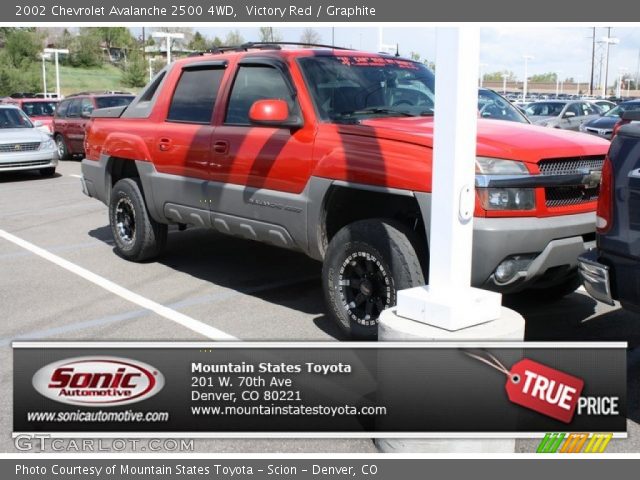 2002 Chevrolet Avalanche 2500 4WD in Victory Red
