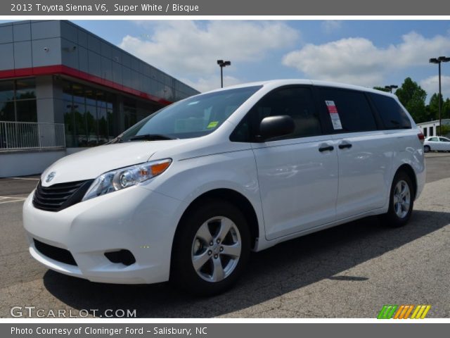 2013 Toyota Sienna V6 in Super White
