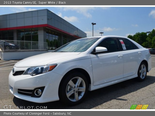 2013 Toyota Camry SE in Super White