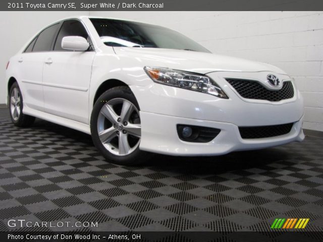 2011 Toyota Camry SE in Super White