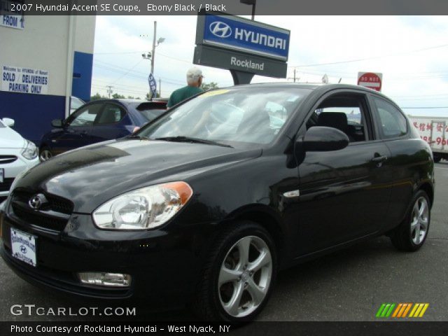 2007 Hyundai Accent SE Coupe in Ebony Black