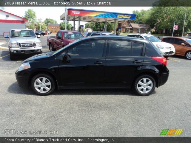2009 Black nissan versa hatchback #3
