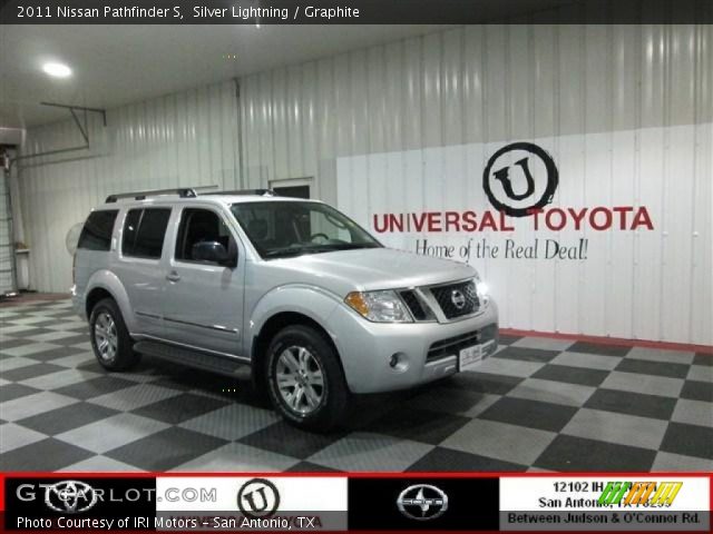 2011 Nissan Pathfinder S in Silver Lightning