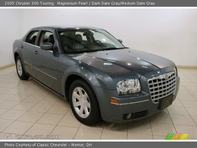 2005 Chrysler 300 Touring in Magnesium Pearl