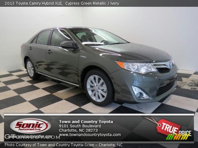 2013 Toyota Camry Hybrid XLE in Cypress Green Metallic