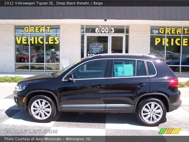 2012 Volkswagen Tiguan SE in Deep Black Metallic