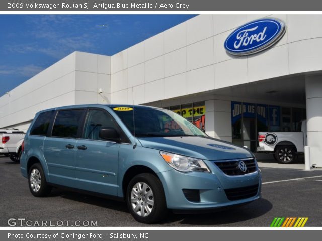 2009 Volkswagen Routan S in Antigua Blue Metallic