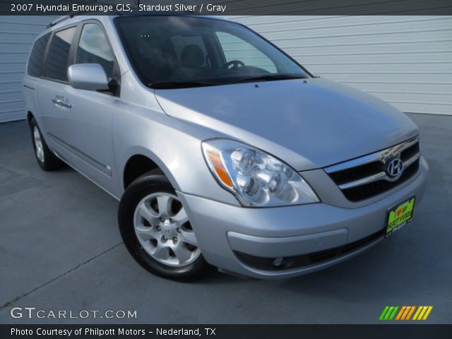 2007 Hyundai Entourage GLS in Stardust Silver