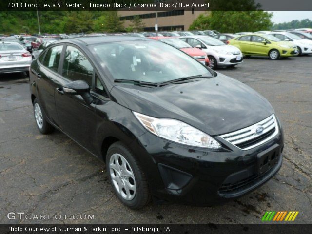 2013 Ford Fiesta SE Sedan in Tuxedo Black