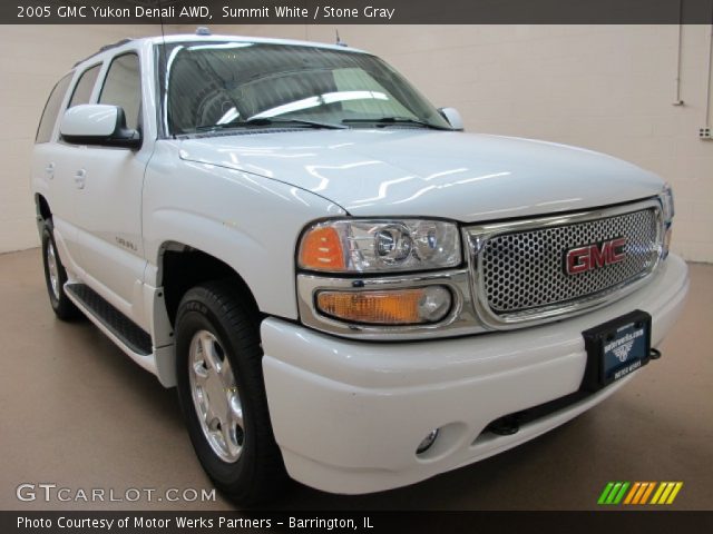 2005 GMC Yukon Denali AWD in Summit White