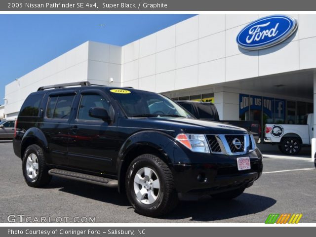 2005 Nissan Pathfinder SE 4x4 in Super Black