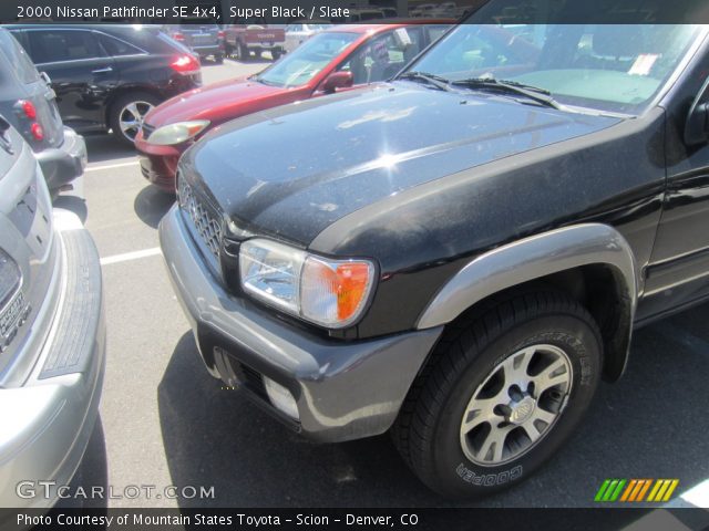 2000 Nissan Pathfinder SE 4x4 in Super Black