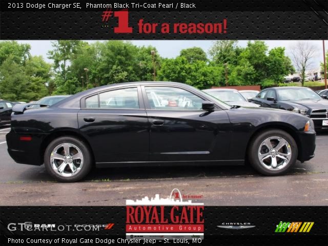 2013 Dodge Charger SE in Phantom Black Tri-Coat Pearl