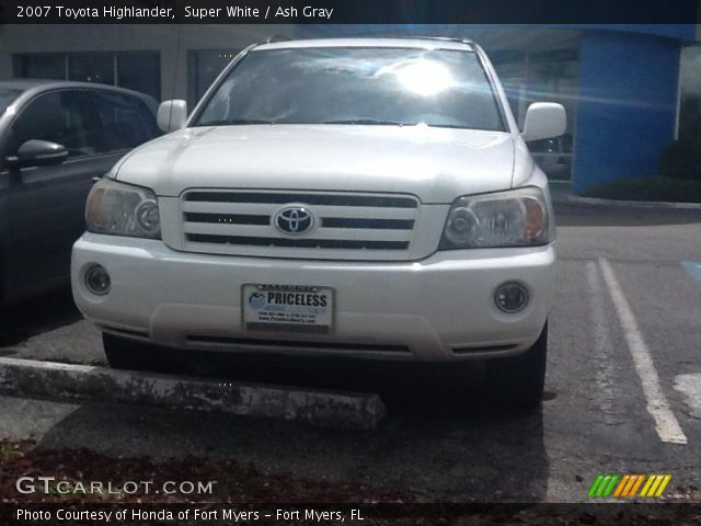 2007 Toyota Highlander  in Super White