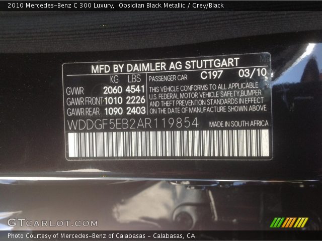 2010 Mercedes-Benz C 300 Luxury in Obsidian Black Metallic
