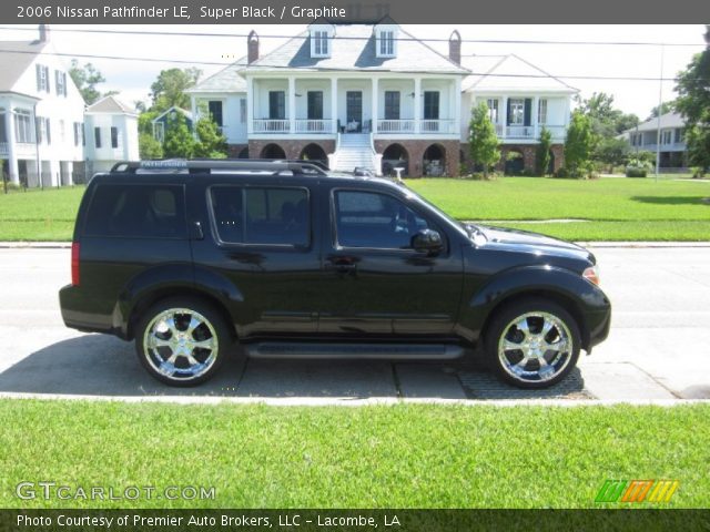 2006 Nissan Pathfinder LE in Super Black