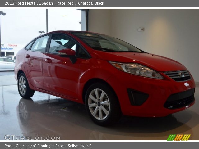 2013 Ford Fiesta SE Sedan in Race Red