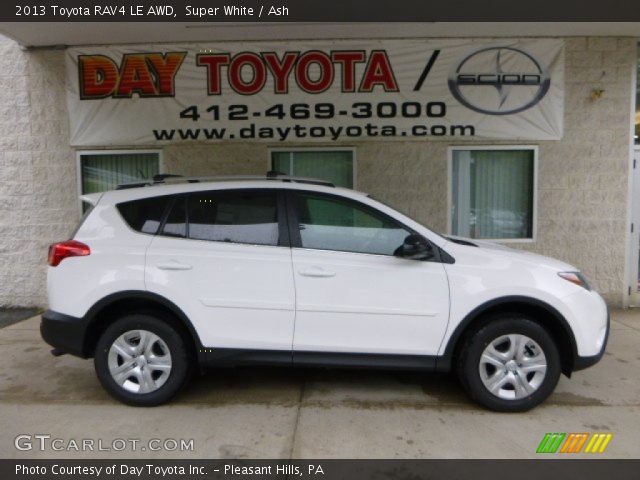 2013 Toyota RAV4 LE AWD in Super White