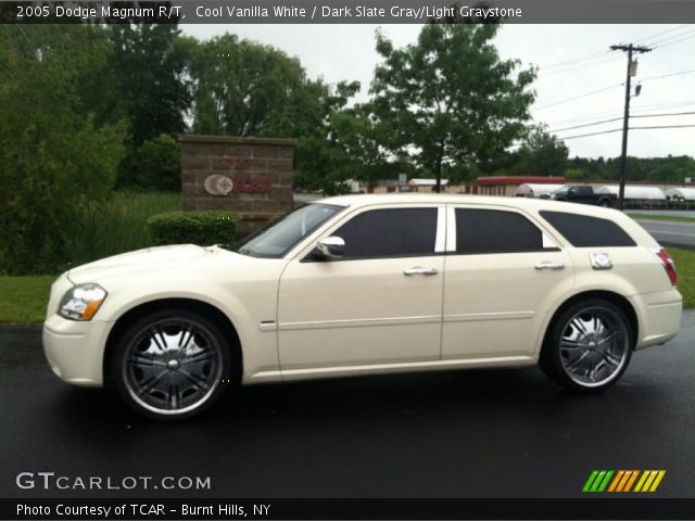 2005 Dodge Magnum R/T in Cool Vanilla White