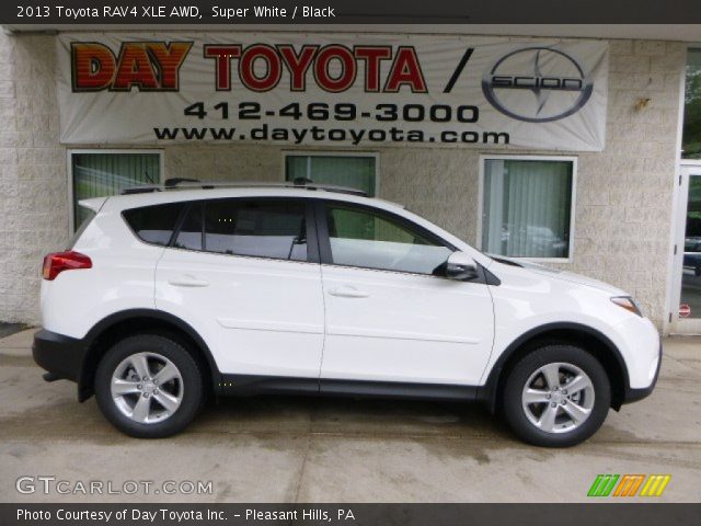 2013 Toyota RAV4 XLE AWD in Super White