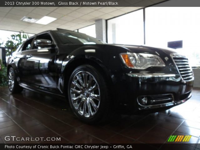 2013 Chrysler 300 Motown in Gloss Black