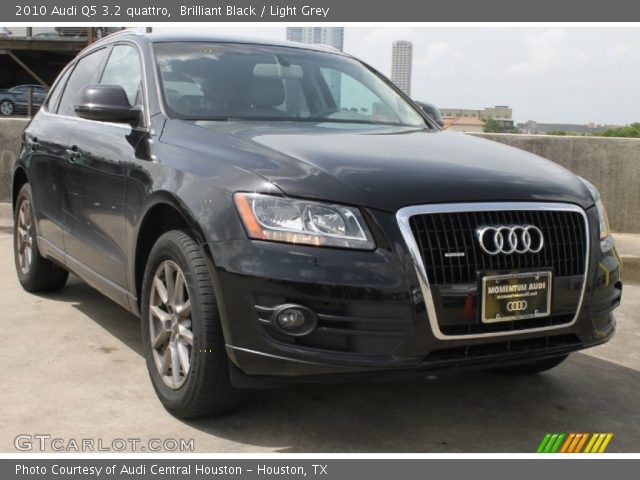 2010 Audi Q5 3.2 quattro in Brilliant Black