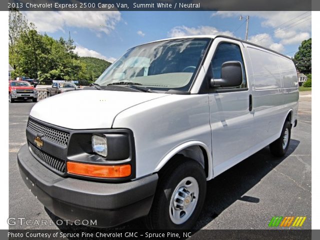 2013 Chevrolet Express 2500 Cargo Van in Summit White