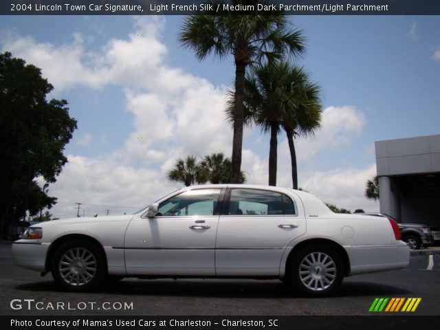 2004 Lincoln Town Car Signature in Light French Silk