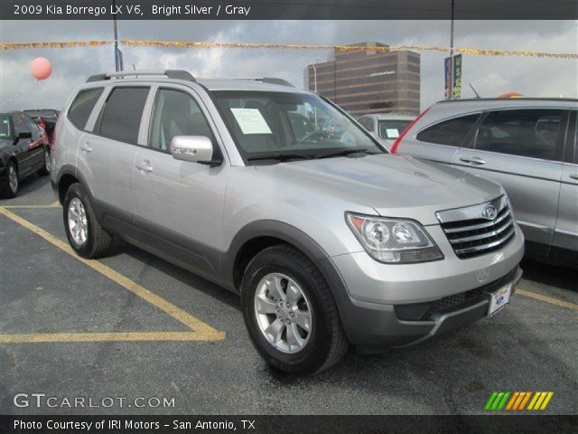 2009 Kia Borrego LX V6 in Bright Silver