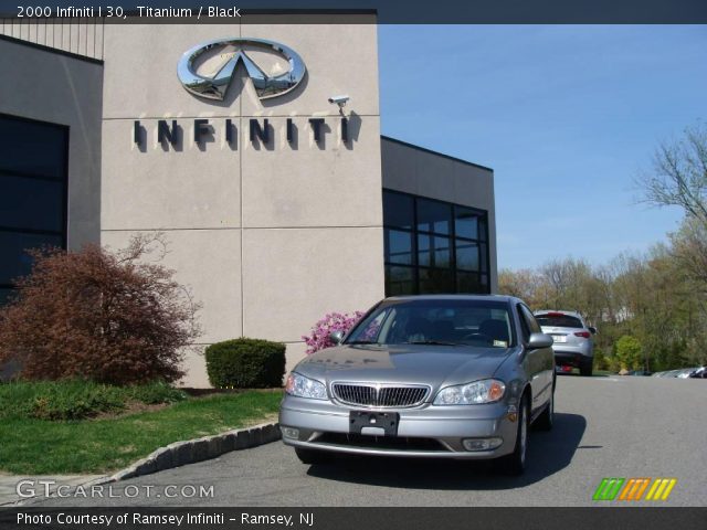 2000 Infiniti I 30 in Titanium