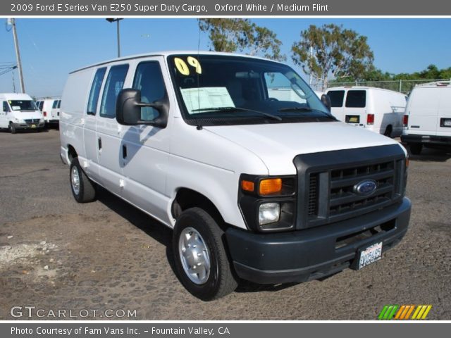 2009 Ford E Series Van E250 Super Duty Cargo in Oxford White