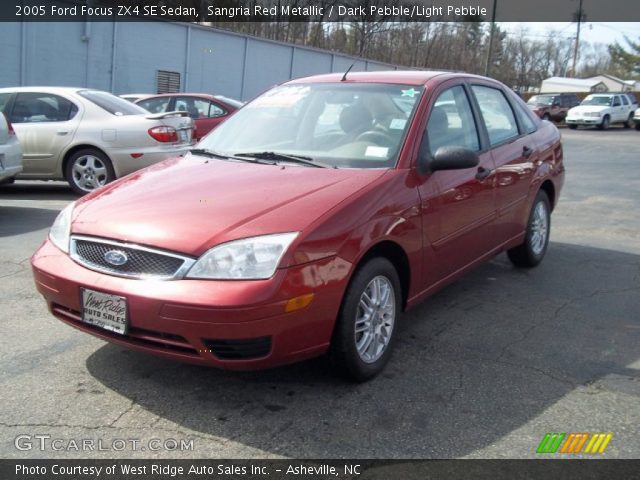 2005 Ford Focus ZX4 SE Sedan in Sangria Red Metallic