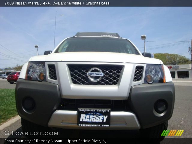 2009 Nissan Xterra S 4x4 in Avalanche White