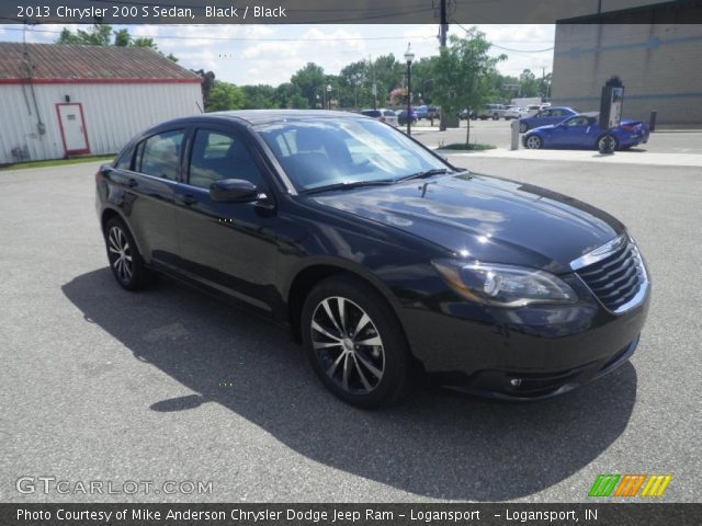 2013 Chrysler 200 S Sedan in Black