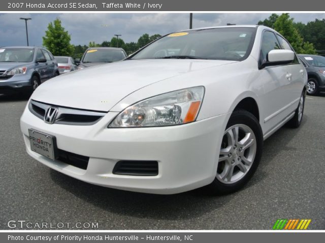 2007 Honda Accord SE Sedan in Taffeta White