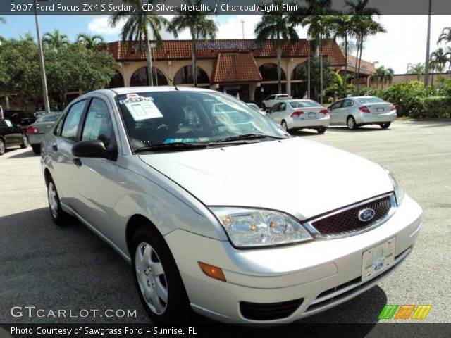 2007 Ford Focus ZX4 S Sedan in CD Silver Metallic