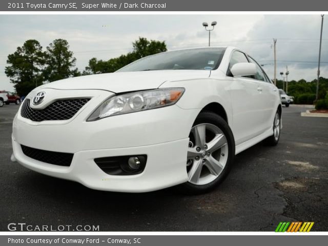 2011 Toyota Camry SE in Super White