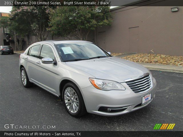 2012 Chrysler 200 Limited Sedan in Bright Silver Metallic